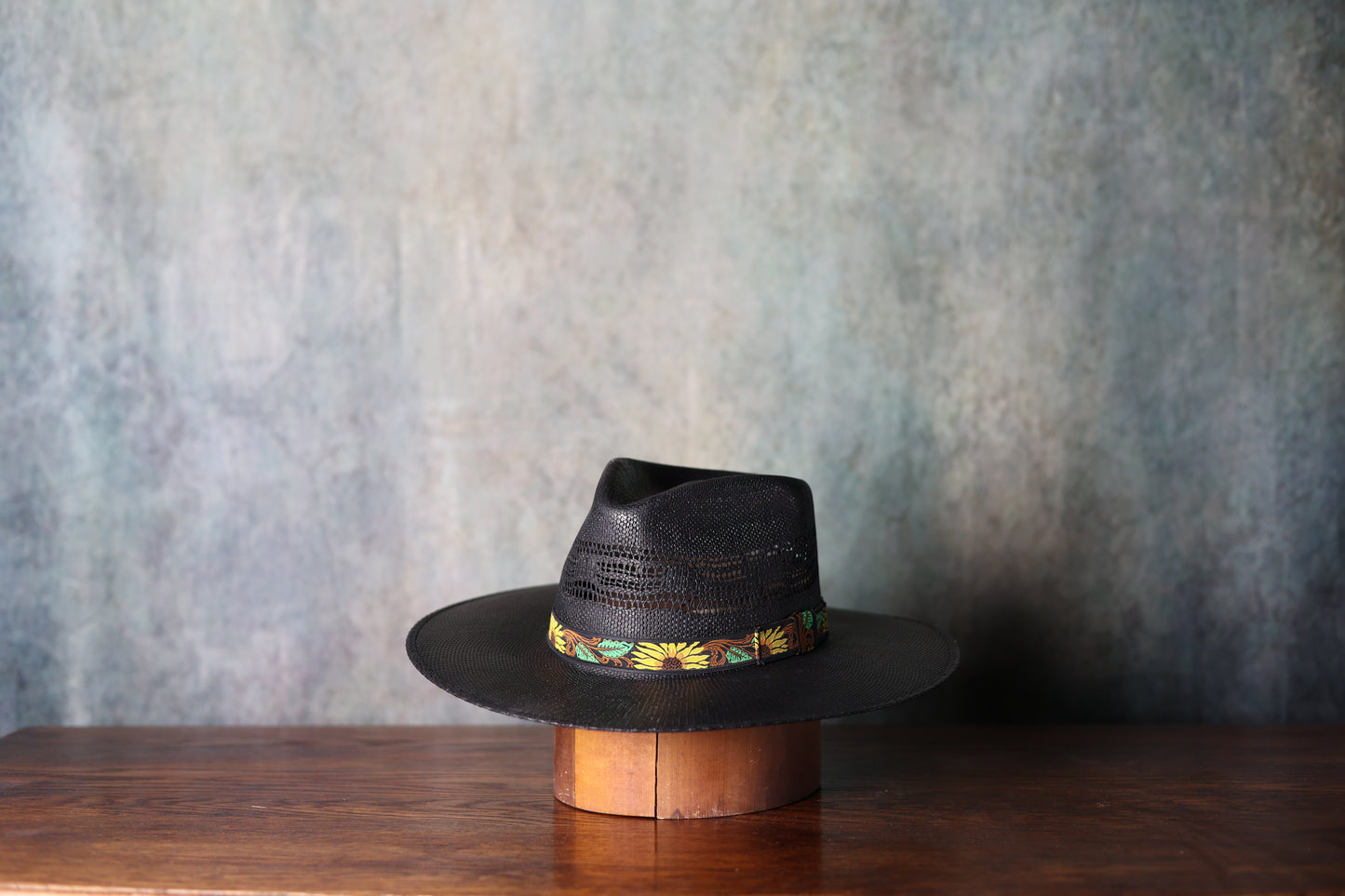 Twister Bangora Black Pre-Shaped Fashion