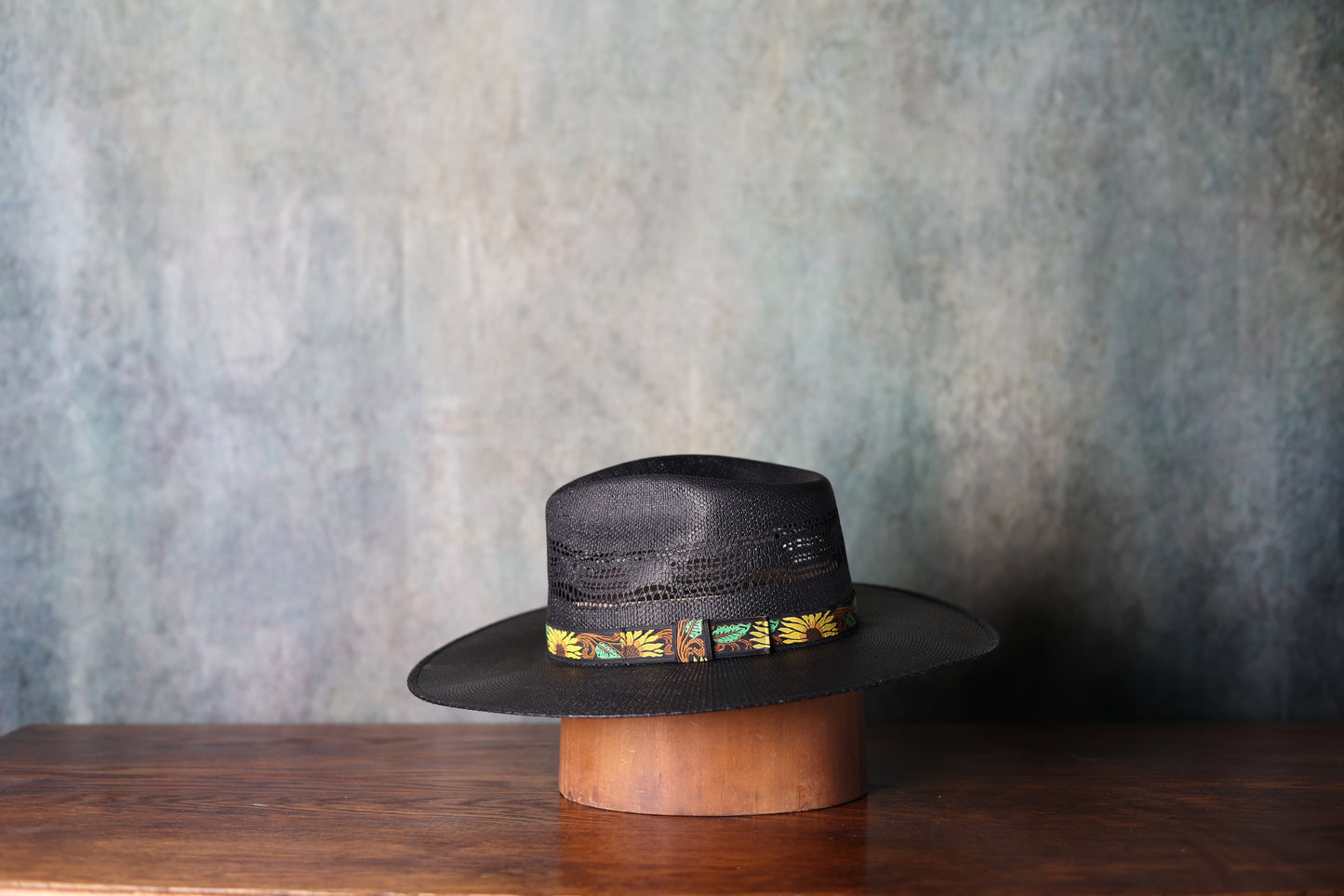 Twister Bangora Black Pre-Shaped Fashion