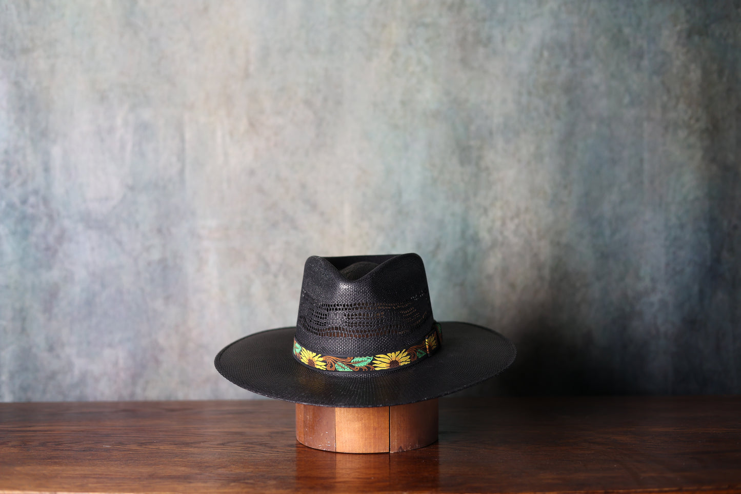 Twister Bangora Black Pre-Shaped Fashion
