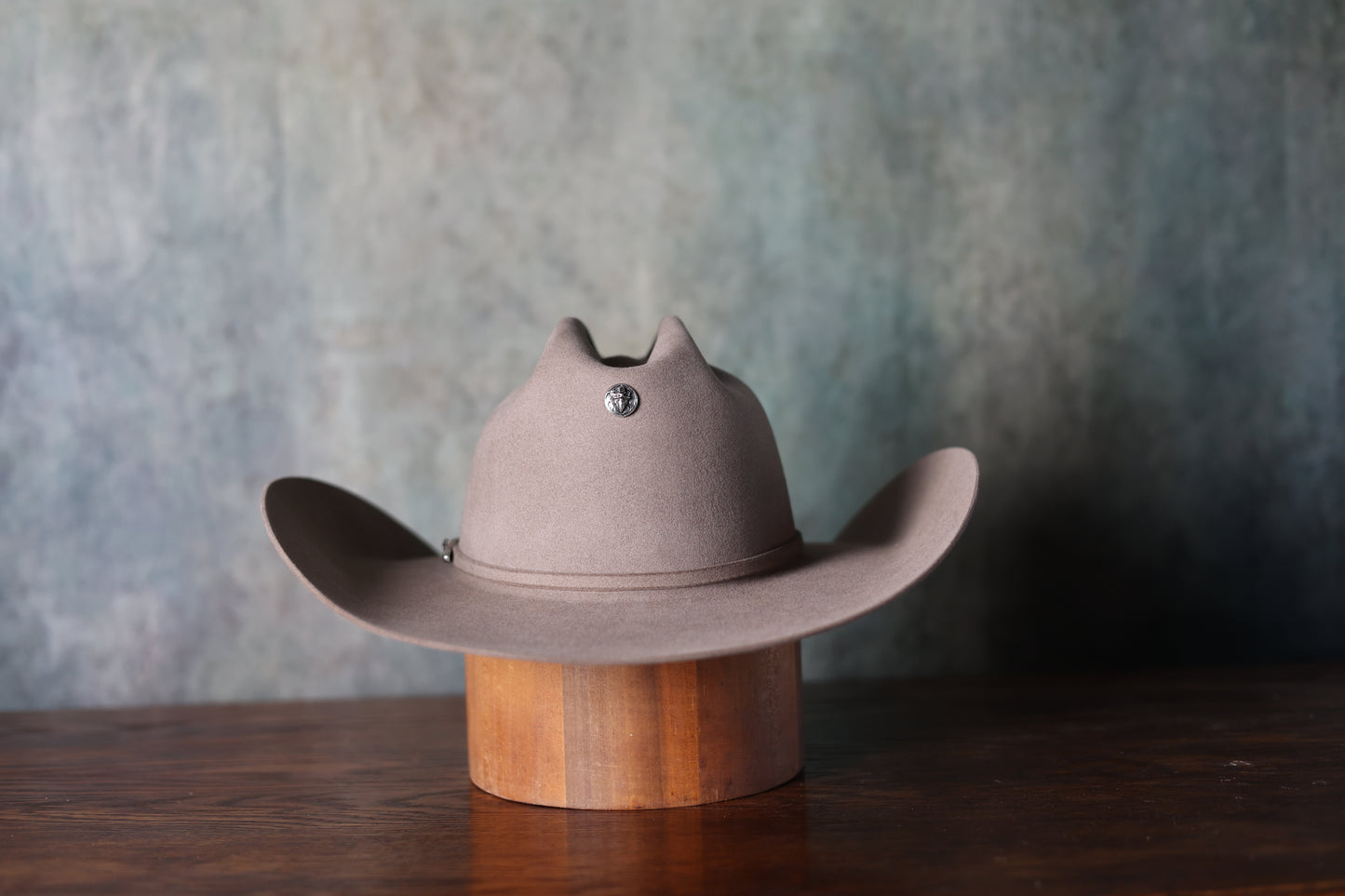 Limited Edition GHW x Cheyenne Frontier Days Western Art Show 45th Anniversary Hat + Carrier