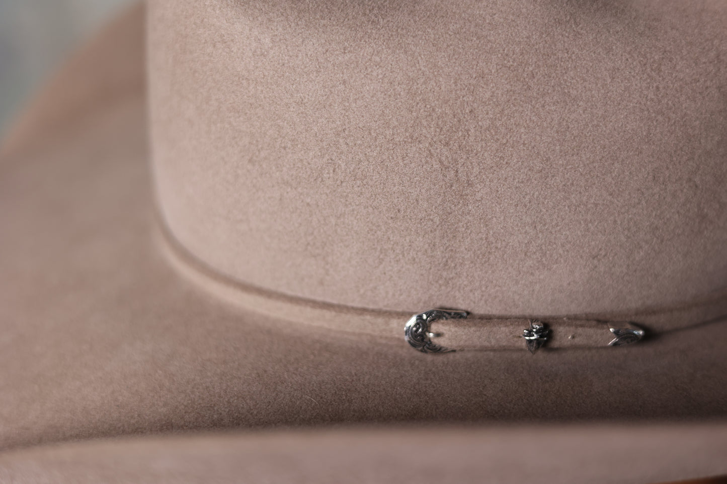 Limited Edition GHW x Cheyenne Frontier Days Western Art Show 45th Anniversary Hat + Carrier