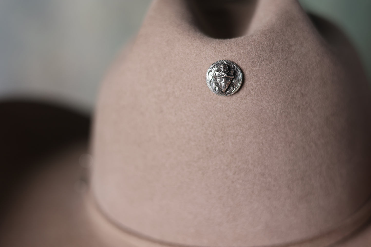 Limited Edition GHW x Cheyenne Frontier Days Western Art Show 45th Anniversary Hat + Carrier