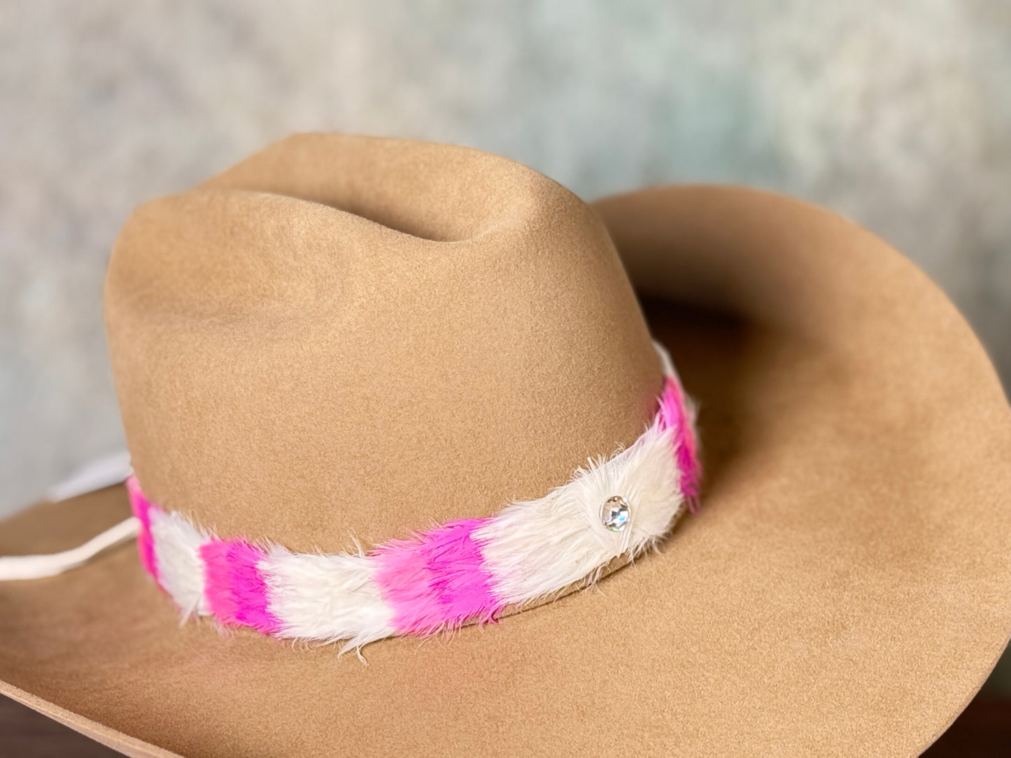 HB Fthr Pink/Wht w/ Rhinestone Accent