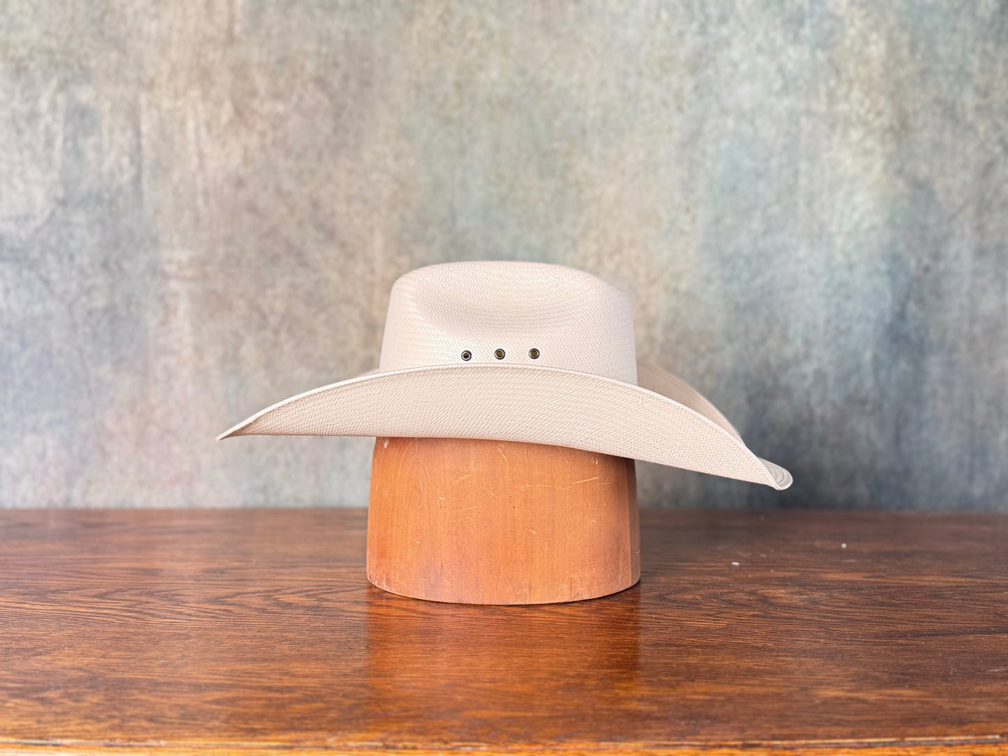 Twister Shantung Pre-Shaped Straw