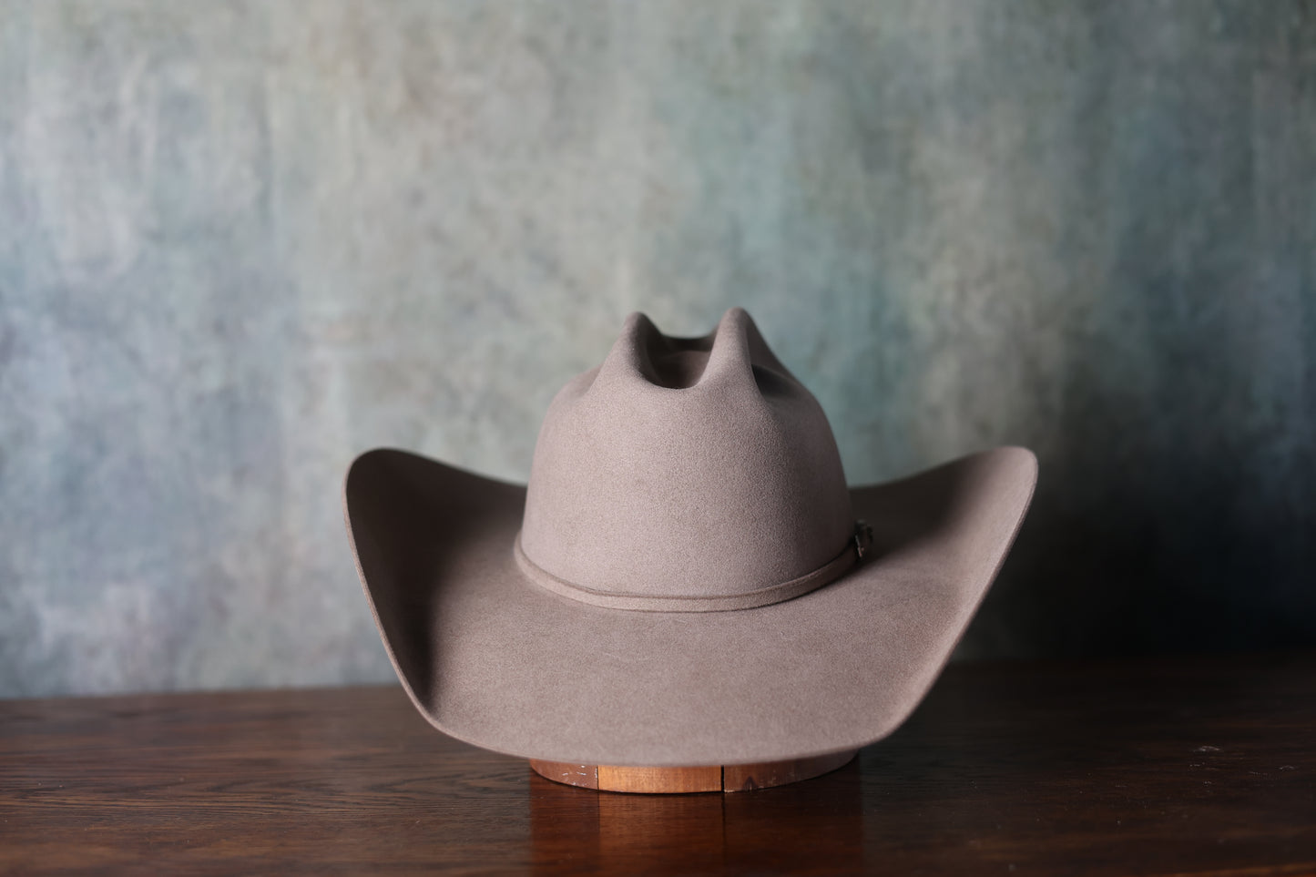 Limited Edition GHW x Cheyenne Frontier Days Western Art Show 45th Anniversary Hat + Carrier